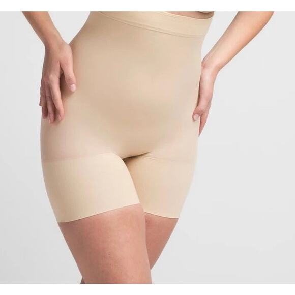 Skims Sheer Seamless High Waisted Mid Thigh Short in Sand Size Medium NWT - Picture 1 of 8
